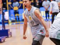 九游娱乐官方网站 -克里夫兰骑士训练开放日，清晨完成体检引欢呼，CBA常规赛在即，资深球员宣示担当的简单介绍