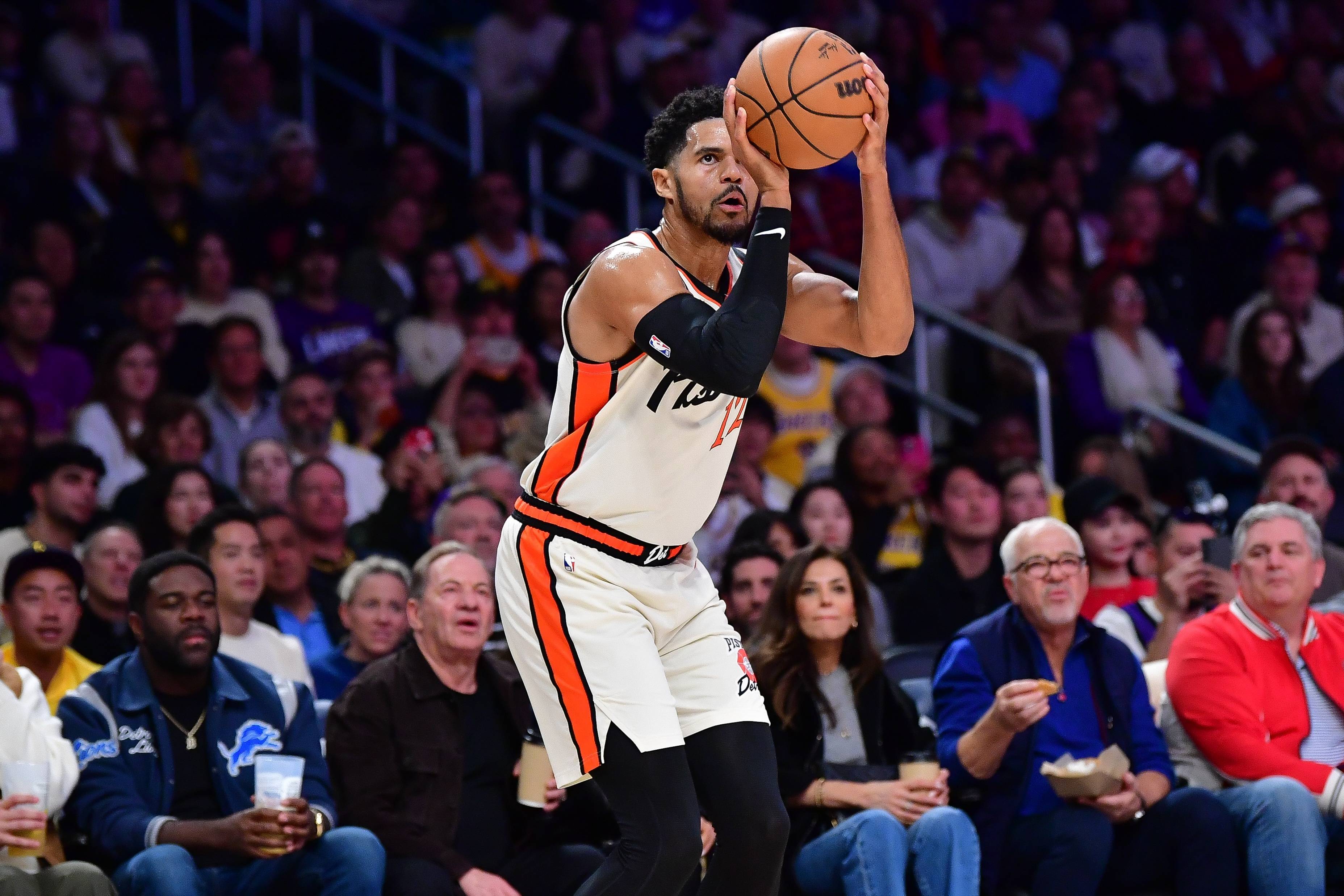 NBA季后赛赛程吃紧，法兰克福冲刺阶段防线松动，悬念犹存，轮换策略被讨论的简单介绍-九游娱乐网址