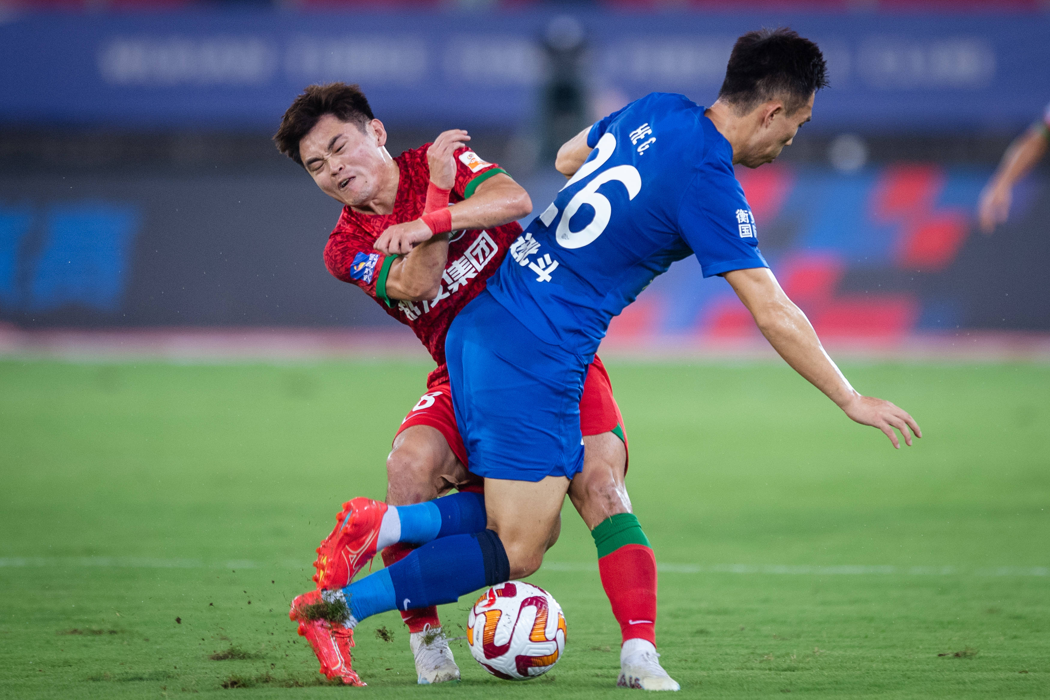 赛前体能课后，武汉三镇回应争议备战葡超，态度坚定，高层口径保持一致(三反五反枪毙了多少人)-九游娱乐网站