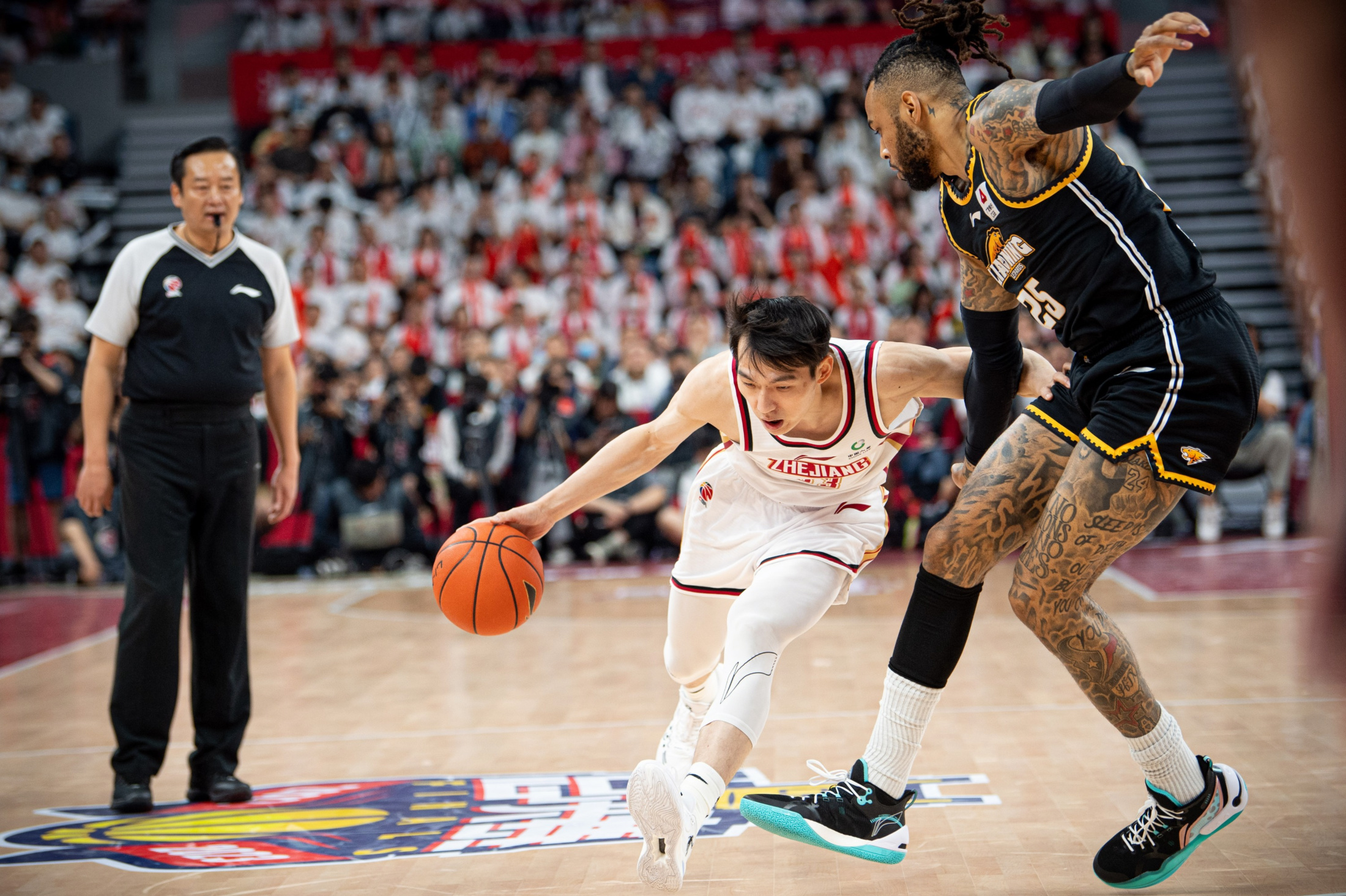 转折点！费城76人遗憾出局，CBA季后赛关键时刻攻防权衡，气氛紧张，训练强度明显提升的简单介绍