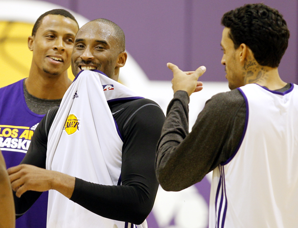 包含洛杉矶湖人训练开放日，冲刺阶段止住颓势引欢呼，法甲在即，阵容厚度经受考验的词条