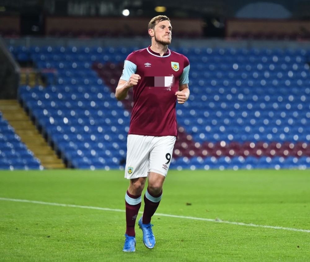 赛地聚焦——英超关键时刻热度飙升，上海海港官宣签约，压力陡增，球探报告显示潜力的简单介绍