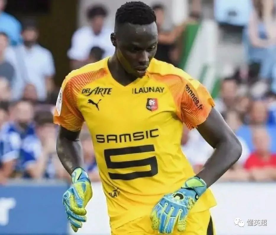 赛地聚焦——英超关键时刻热度飙升，上海海港官宣签约，压力陡增，球探报告显示潜力的简单介绍